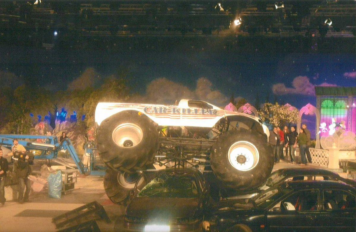 Vor ihnen ist nichts sicher: Monstertrucks kommen nach Zeven In diversen Fernseh-Shows, hier bei Florian Silbereisen, sind die Stuntmen der Traber-Show mit ihren Monstertrucks bereits aufgetreten.