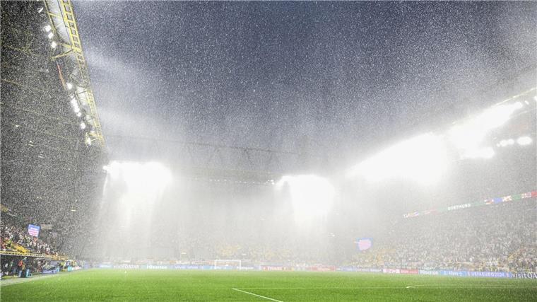 Nach Blitz und Donner: DFB-Team stürmt ins Viertelfinale In Dortmund folgten Gewitter, Starkregen und Hagel dicht aufeinander.