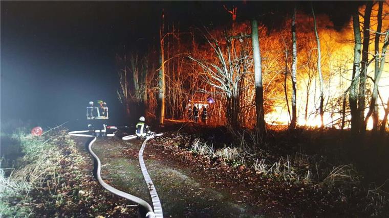 Drangstedt: Feuer wütet im ehemaligen "Waldkrankenhaus" In Drangstedt hat es im ehemaligen "Waldkrankenhaus" gebrannt.