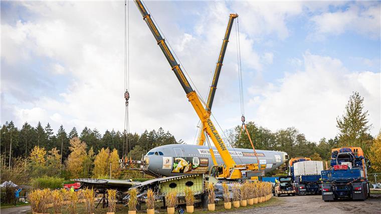 In drei Nächten wurde der Flieger vom Flughafen Hannover-Langenhagen zum Serengeti-Park gefahren, wo er als Restaurant dienen soll.