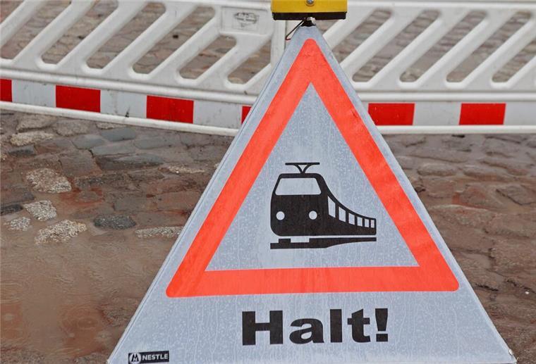 Bahnübergang in Düring wird wegen Bauarbeiten komplett gesperrt Ein gesperrter Bahnübergang