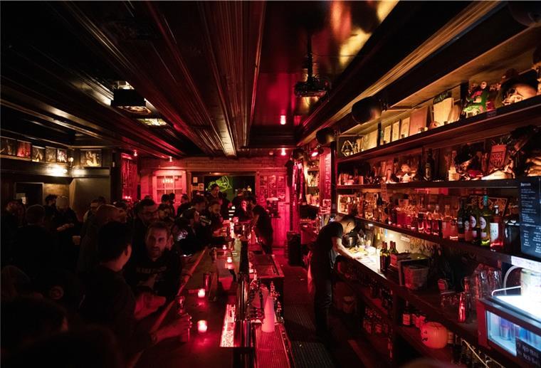 In einem Änderungsentwurf der niedersächsische Landesregierung für die Corona-Verprdnung heißt es unter anderem, dass die Schließung von Diskotheken, Clubs, Bars und Shisha-Lokalen bei einer Inzidenz von mehr als 10 vorgesehen sei. Der Dehoga lehnt diesen Vorschlag strikt ab.