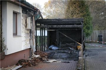 In einem Fall griff das Feuer auf ein Wohnhaus über.