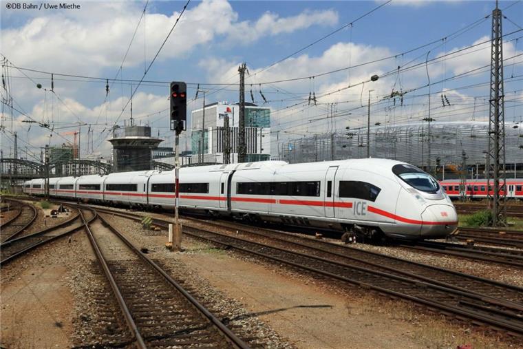 In einem Sicherungskasten des Zugs hatte sich Rauch entwickelt. Durch den Zwischenfall kam es zu Verspätungen auf der Strecke zwischen Hamburg und Bremen.