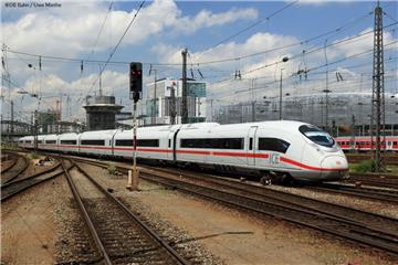 In einem Sicherungskasten des Zugs hatte sich Rauch entwickelt. Durch den Zwischenfall kam es zu Verspätungen auf der Strecke zwischen Hamburg und Bremen.