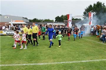 In einem überaus würdigen Rahmen fand der „Tag der Endspiele“ in Ostereistedt statt, doch hinter den Kulissen knirschte es beim Ausrichter FC Ostereistedt/Rhade, was letztlich zum Rücktritt der beiden Vereinsvorsitzenden führte.