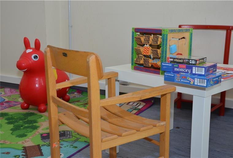 In einem Zimmer in der ehemaligen Kaserne in Visselhövede warten Spielsachen auf Flüchtlingskinder aus der Ukraine.