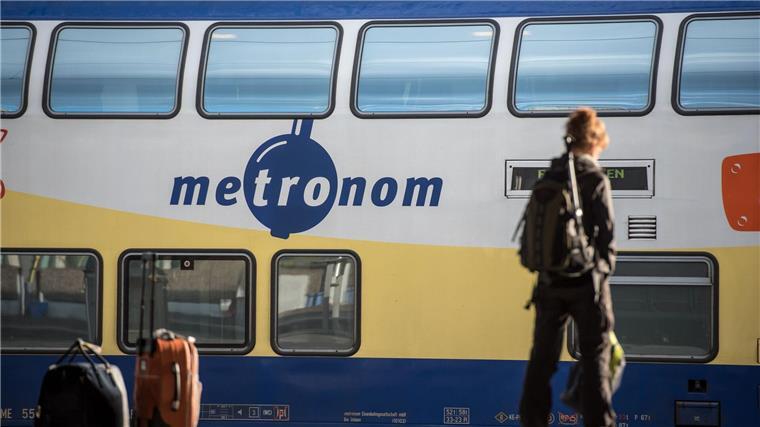 Fahrgast attackiert Schaffner mit Reizgas - Festnahme In einem Zug von Hamburg nach Lüneburg eskaliert eine Fahrkartenkontrolle. (Symbolbild)