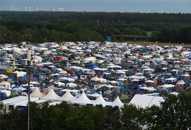 TV-Tipp: Große Reportage über Wanhöden und Deichbrand Ein Blick auf den Zeltplatz vom Deichbrand. +++ dpa-Bildfunk +++