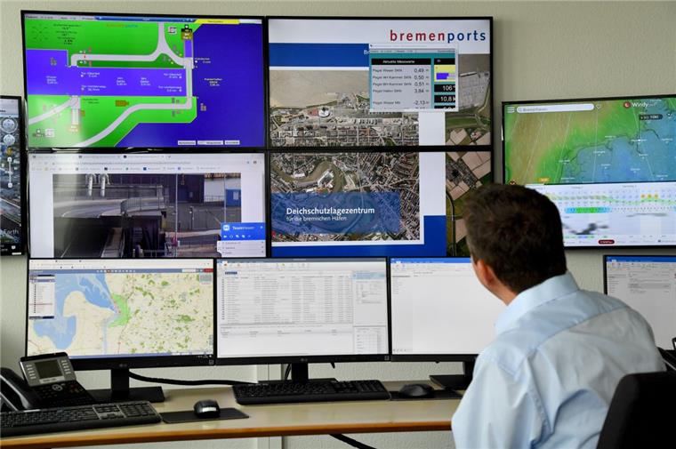 In einer neuen Einsatzzentrale laufen alle notwendigen Informationen zusammen, um Bremerhaven besser vor Sturmfluten zu schützen.