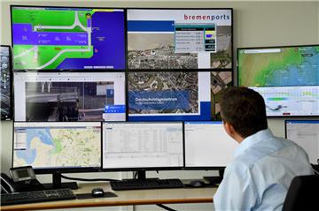 In einer neuen Einsatzzentrale laufen alle notwendigen Informationen zusammen, um Bremerhaven besser vor Sturmfluten zu schützen.