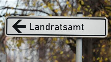 In einer überarbeiteten internen Verwaltungsvorschrift nutzt der Landkreis Rotenburg (Wümme) allein weibliche Dienstbezeichnungen. (Symbolbild)