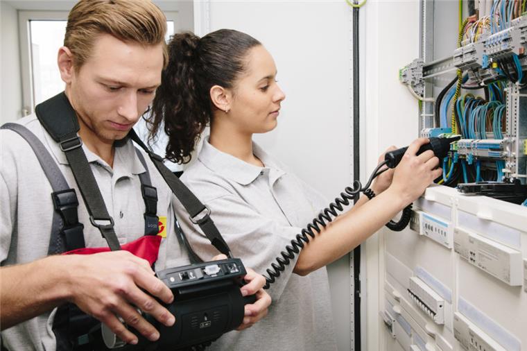 Ausbildung im Elektro-Handwerk: Hier gibt's fast 1000 Euro im Monat In einigen Betrieben der Elektroinnung Bremerhaven / Wesermünde gibt es noch freie Ausbildungsplätze.