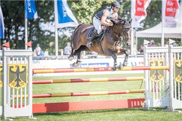 In Elmlohe gibt es auch am Freitag guten Sport zu sehen. Unser Foto zeigt Springreiterin Anja-Sabrina Heinsohn auf Voodoo Fire.