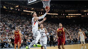 In EM-Form: Andreas Obst beim Korbleger.