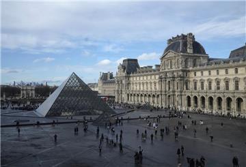 Der Innenhof des Louvre-Museums in Paris