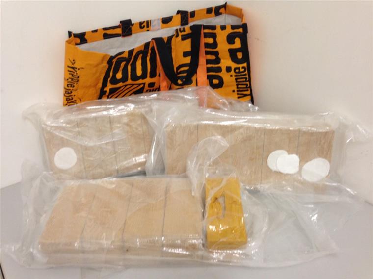 Kiloweise Heroin: Drogendealer festgenommen - Spur führt nach Bremerhaven In Frankfurt wurden Drogendealer mit mehreren Kilogramm Heroin geschnappt. Eine Spur führt nach Bremerhaven.