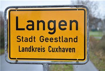 Ortseingangsschild von Langen (Niedersachsen)