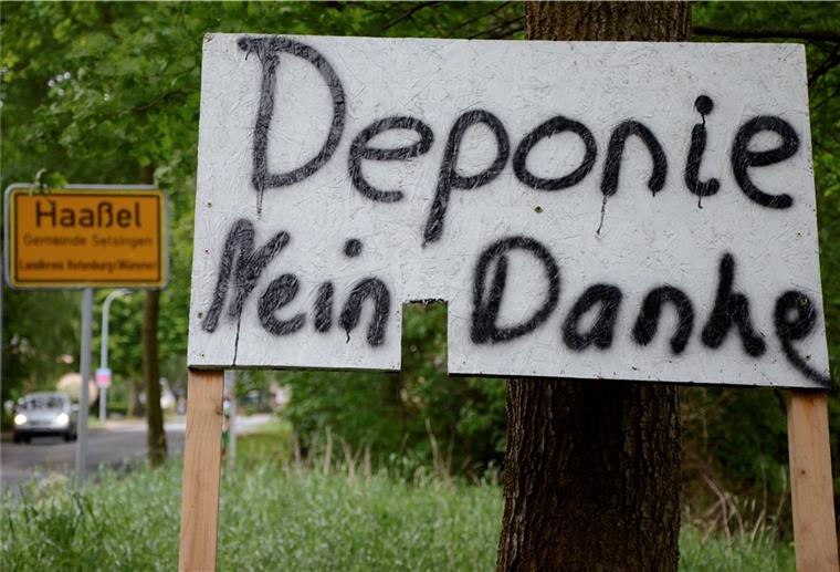 Deponie Haaßel: Wunsch nach Kooperation In Haaßel in der Gemeinde Selsingen kämpft man seit zehn Jahren gegen die geplante Mülldeponie. Nun will sich der Selsinger Gemeinderat für ein gemeinsames Suchverfahren der Landkreise Rotenburg und Cuxhaven nach einem Alternativstandort einsetzen.