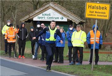 In Halsbek erzielte Stefan Runge mit zehn Würfen 1596 Meter und verbuchte als Siebter sieben Punkte.
