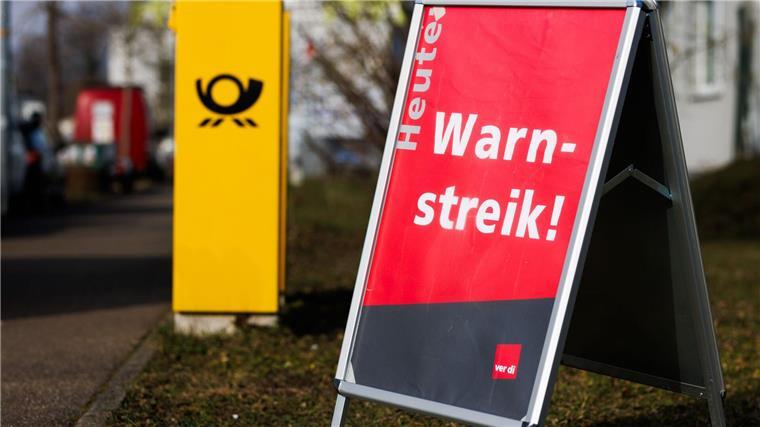 Nach weiterem Warnstreiktag hofft Verdi auf Bewegung In Hamburg wurden einem Verdi-Sprecher zufolge mit Rücksicht auf die Bürgerschaftswahl am Sonntag Briefe zugestellt.