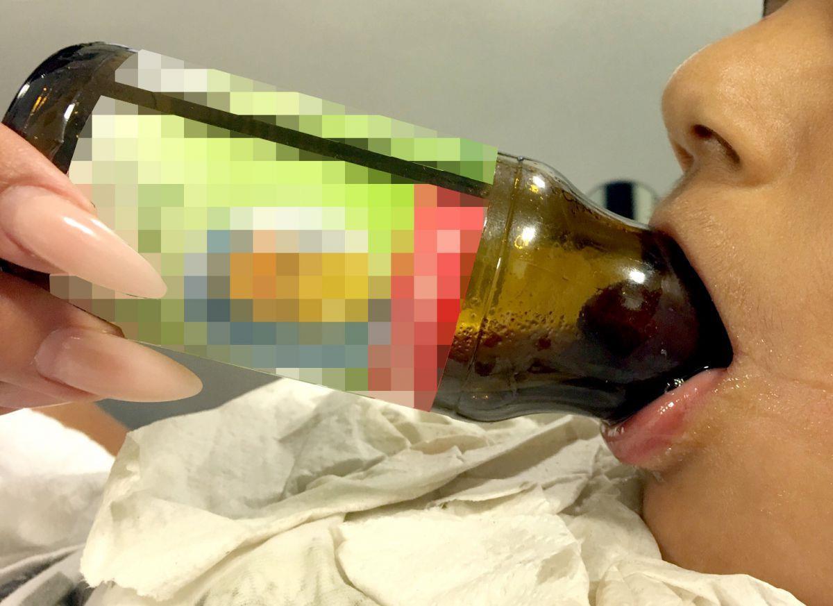 Hannover: Junge bleibt mit Zunge in Flasche stecken In Hannover ist ein siebenjähriger Junge beim Saftauslecken mit der Zunge in einer Glasflasche steckengeblieben.