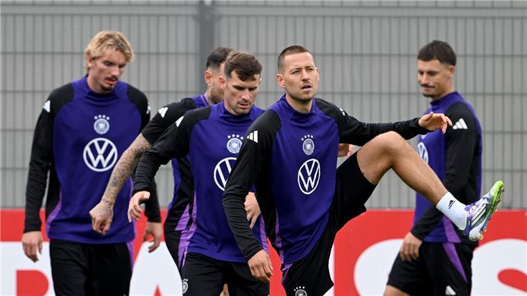 In Herzogenaurach trainiert die Fußball-Nationalmannschaft für die ersten Spiele der WM-Qualifikation.
