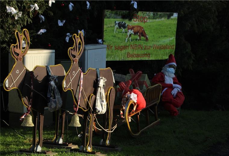Weihnachtsmann im Nordenhamer Ortsteil Hoffe entdeckt In Hoffe wartet der Weihnachtsmann auf seinen Einsatz am Heiligen Abend.