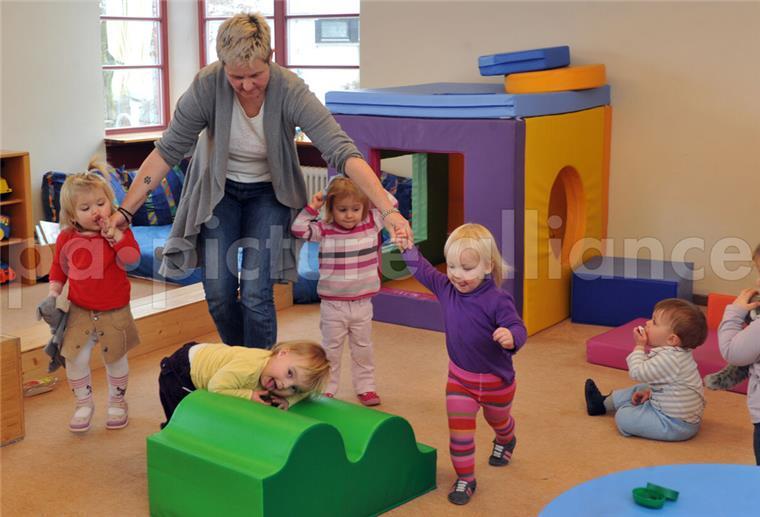 Bremen: Tageseltern sollen in Krippen Personalmangel auffangen Kindertagesstätte