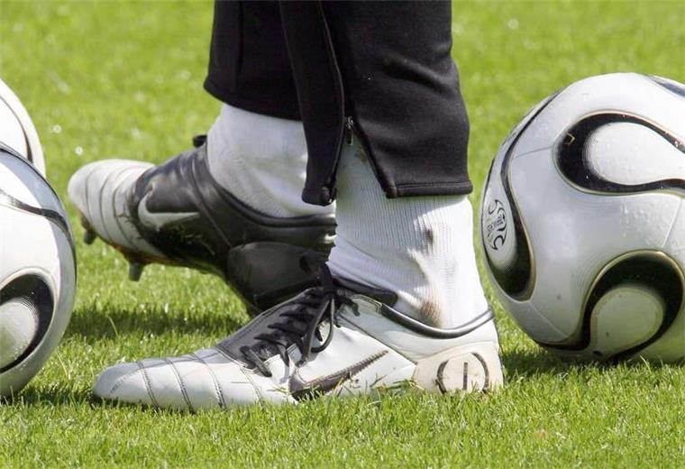 Fußball: Training als Probebetrieb In kleinen Gruppen mit bis zu fünf Personen ist Fußballtraining prinzipiell wieder gestattet. Doch die Vereine müssen noch viele weitere wichtige Dinge berücksichtigen.