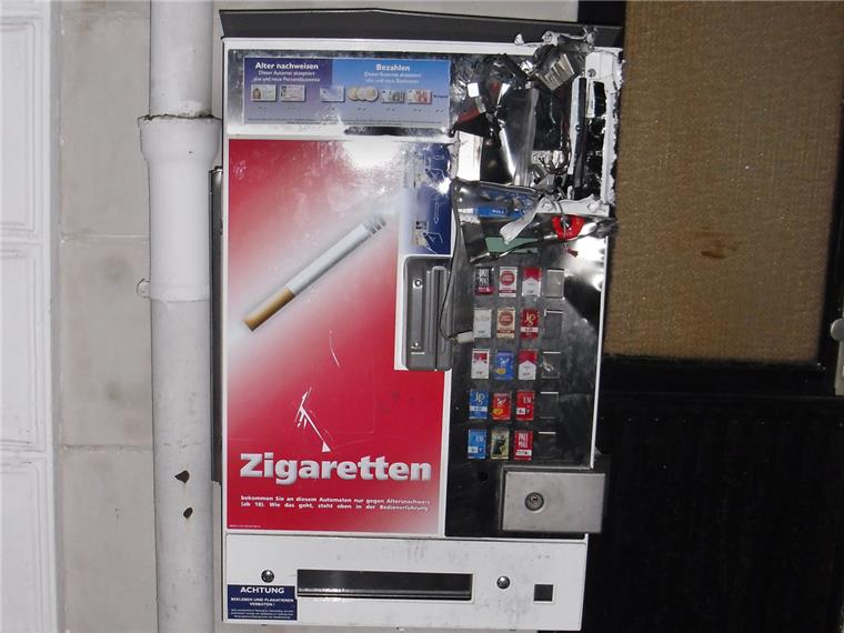 Lehe: 24-Jähriger bricht Zigarettenautomaten auf In Lehe hat ein 24-Jähriger einen Zigarettenautomaten schwer beschädigt.