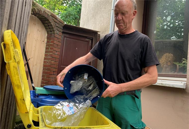 Herumliegender Plastikmüll in Innenstadt: Anwohner verärgert In Lehe liegen oft Müllsäcke an der Straße. Ursache für den Müll sind gelbe Säcke, die zu frührausgelegt werden, und die nicht in der gelben Tonne laden.