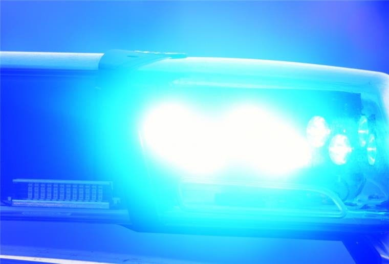 Leherheide: BMW-Fahrer flüchtet nach heftigem Unfall In Leherheide ist ein Autofahrer nach einem Unfall geflüchtet.