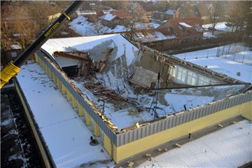 In Lingen ist das Dach einer Turnhalle eingestürzt. 