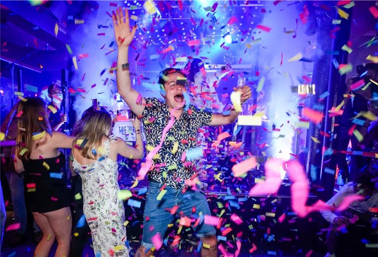„Freedom Day“: Ende der Corona-Regeln in England In London dürfen die Nachtclubs wieder öffnen. Das wird ordentlich gefeiert.
