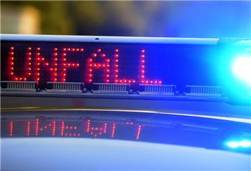 In Loxstedt hat sich ein schwerer Verkehrsunfall ereignet. Ein Auto kollidierte mit einem Motorrad, der Fahrer wurde schwer verletzt.
