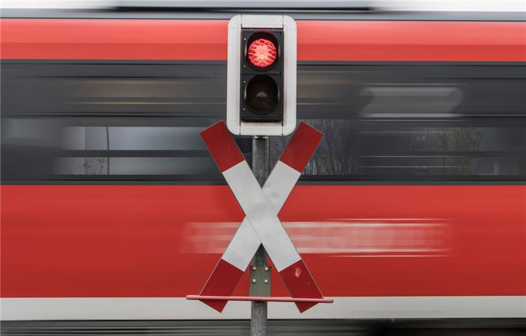 Loxstedt: Dieser Bahnübergang muss gesperrt werden In Loxstedt muss der Bahnübergang Hohewurthstraße gesperrt werden.