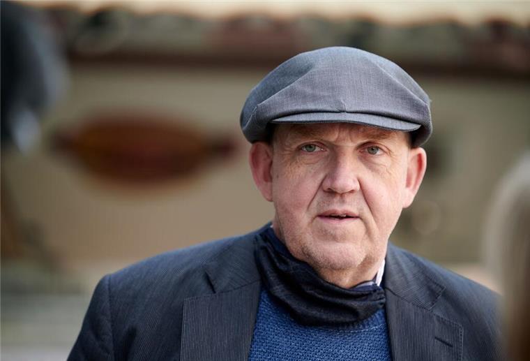 Kölner „Tatort“-Kommissar möchte Krimi im Zoo drehen In mehr als 90 „Tatort“-Filmen haben sich Kommissar Schenk und sein Kollege Max Ballauf (Klaus J. Behrendt) seit Ende der 1990er Jahre mit Mordfällen und Kriminalität befasst.