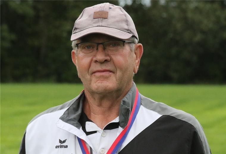 Horst Freese verteidigt Landestitel im Klootschießen In Mentzhausen erzielte Horst Freese vom KBV Schweewarden in der Männer-IV-Klasse (Jahrgänge 1949 bis 1953) 52,7 Meter.