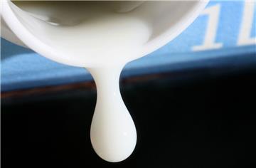 In Milch, die in vielen deutschen Discountern verkauft wurde, wurden gefährliche Bakterien entdeckt. 