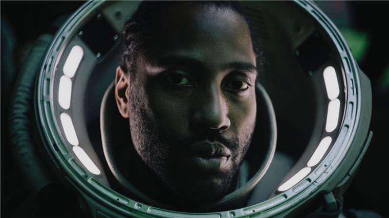 In New Asia soll US-Spezialagent Joshua (John David Washington) den mysteriösen KI-Architekten Nirmata finden.