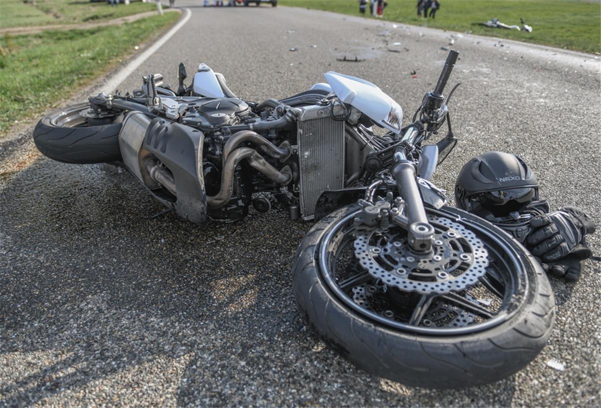 Zwei Tote bei Motorradunfällen in Niedersachsen In Niedersachsen gab es am Wochenende zahlreiche Motorradunfälle