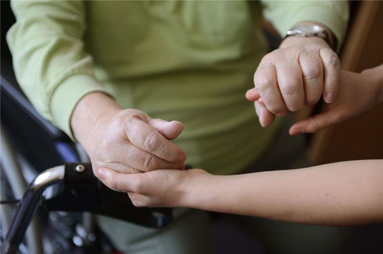 Pflegenotstand in Zeven und Heeslingen: „Bei uns nicht“ In Niedersachsen haben laut dem Landesamt für Statistik im Jahr 2015 fast 80 000 Menschen einen ambulanten Pflegedienst in Anspruch genommen.