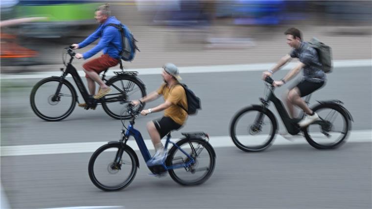 E-Bikes laut Umfrage in Niedersachsen am beliebtesten In Niedersachsen sind E-Bikes besonders beliebt. (Archivbild)