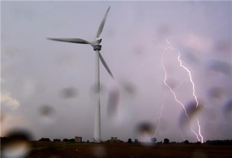 In Niedersachsen und Bremen wird in der Nacht zu Donnerstag Gewitter mit Starkregen erwartet.