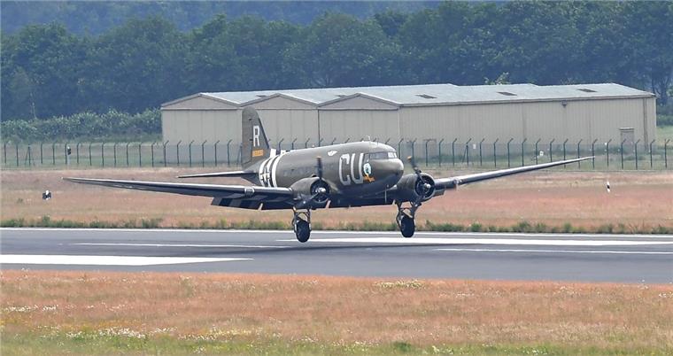 Zwei "Rosinenbomber" landen in Nordholz In Nordholz sind zwei "Rosinenbomber" gelandet.