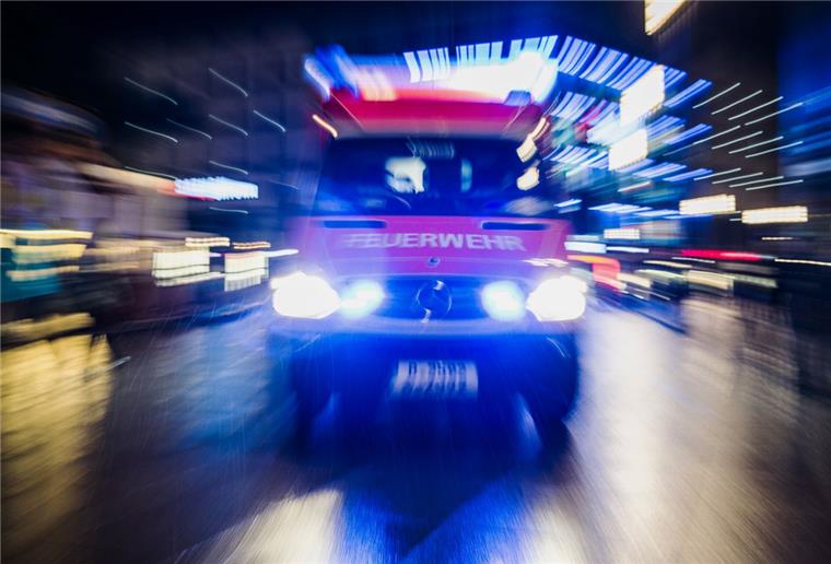 Nordleda: Fahranfängerin (18) und Beifahrer (14) schwer verletzt In Nordleda sind zwei junge Menschen verletzt worden.