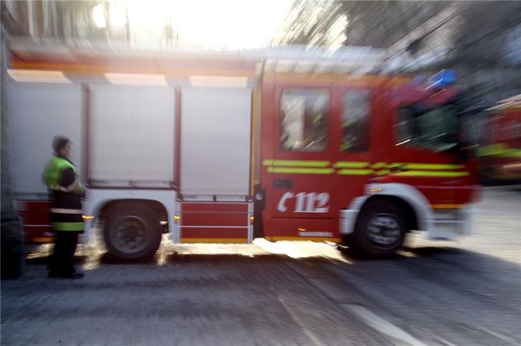 In Oldenburg hat die Feuerwehr bei Löscharbeiten eine Leiche gefunden.
