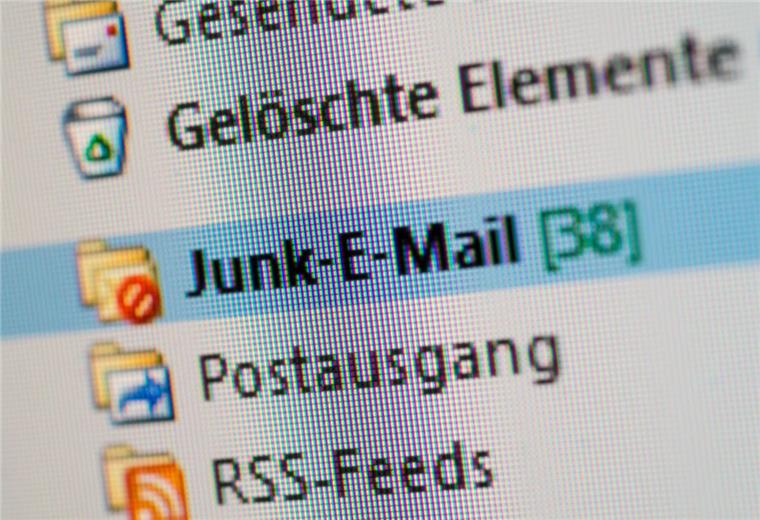 Ostfriesland: Falsche Mail verspricht Schulfrei an Gymnasium In Ostfriesland hat ein Unbekannter Spammails an mehr als 1000 Schüler, Eltern und Lehrer eines Gymnasiums verschickt.