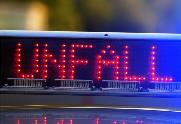 Eine Verletzte bei Autounfall in Ringstedt In Ringstedt wurde eine Frau bei einem Autounfall verletzt.
